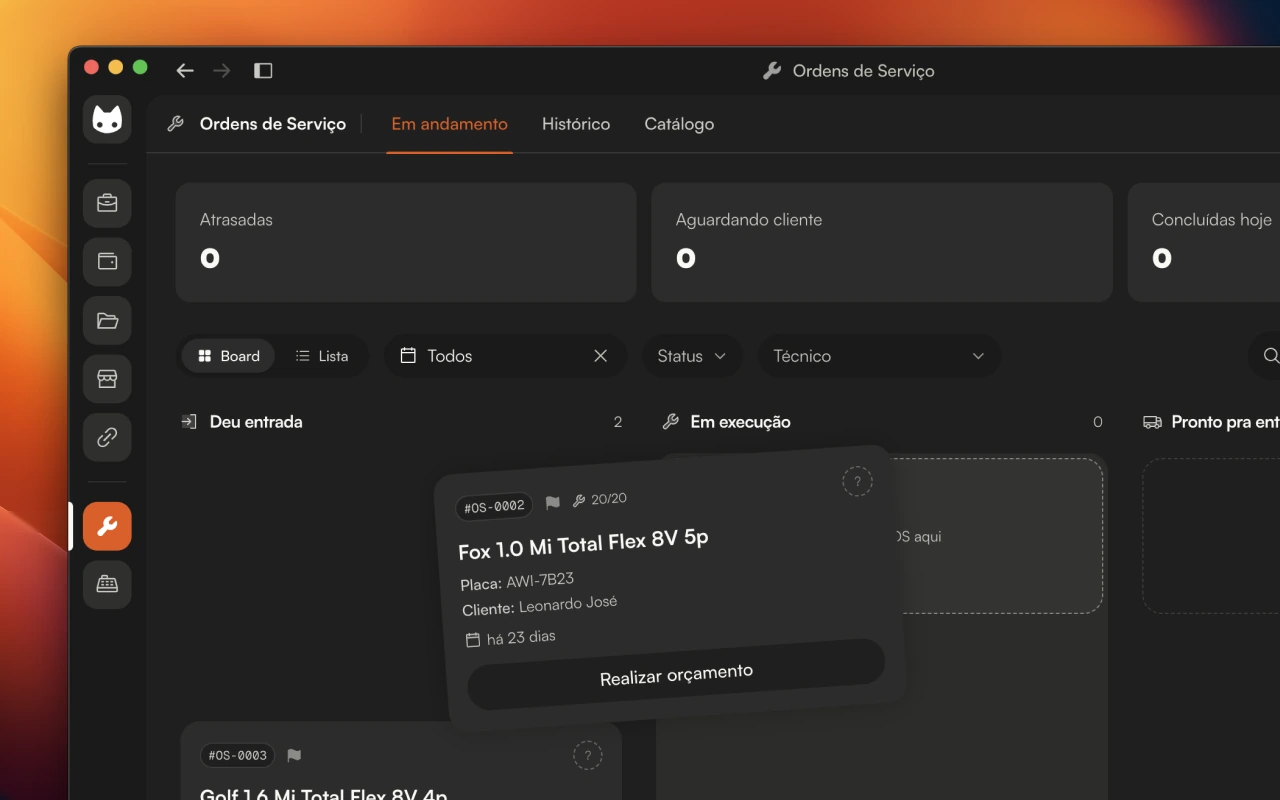 Quadro Kanban de ordens de serviço do Operify com colunas Deu entrada, Em execução e Pronto pra entrega, card com placa, cliente e botão Realizar orçamento